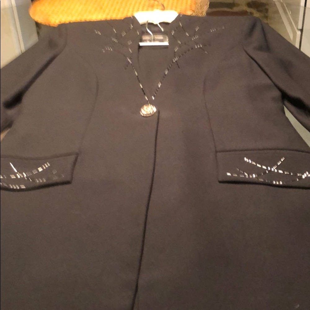 3 piece black suit/Caramia